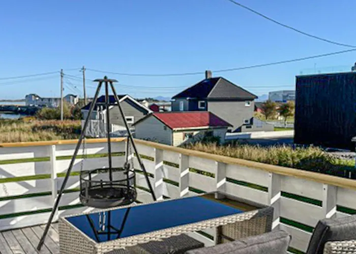 Dom wakacyjny In Haroya With Harbor View Steinshamn